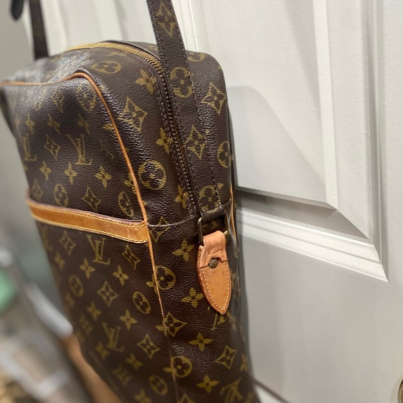 Louis Vuitton - Picture 6 of 14